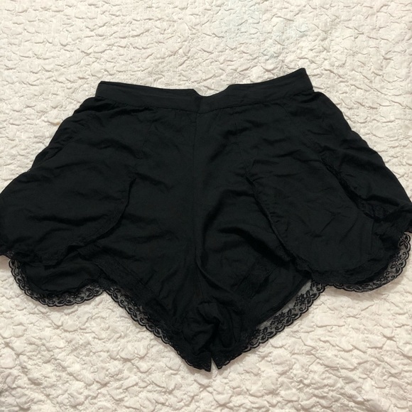 Urban Outfitters Pins And Needles tulip shorts - Picture 9 of 13